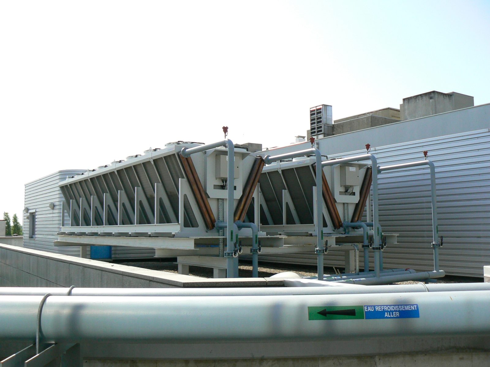 Dry cooler