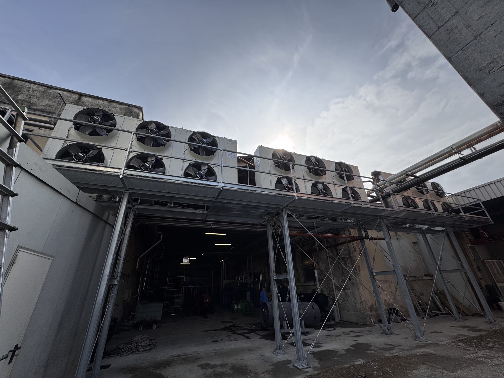 General view of the new dry cooling condensation system installed at the CABRE production site.